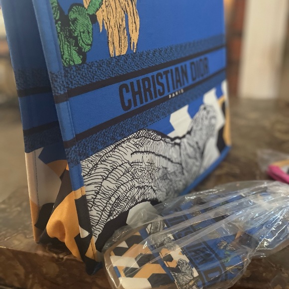 Used large blue purse. New size 9 slides and wallet. - Picture 2 of 11